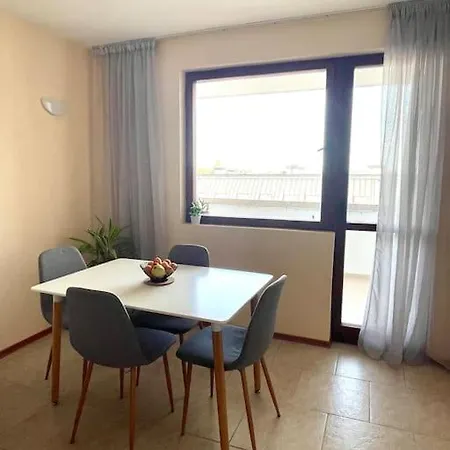 Lovita With A Garage Apartman