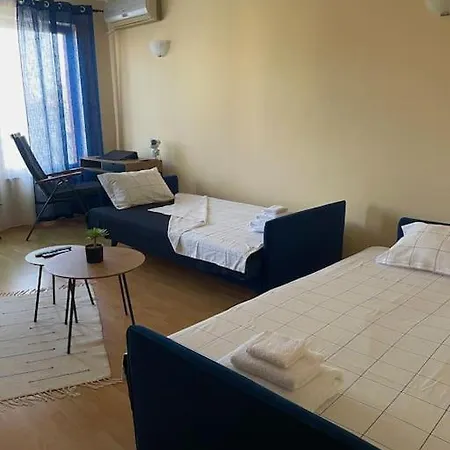 Lovita With A Garage Apartman