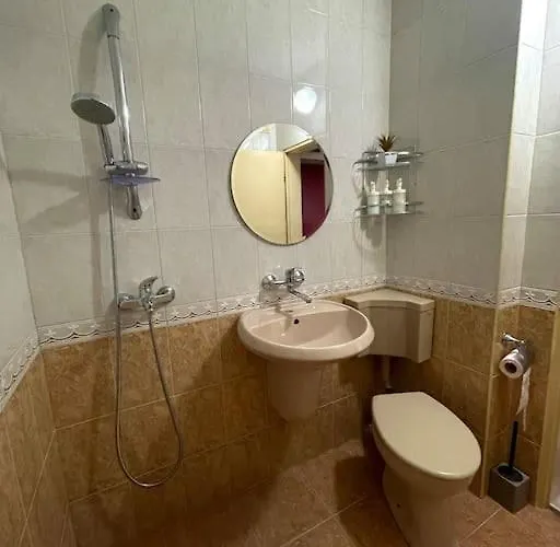 Apartament Lovita With A Garage