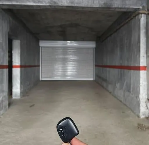 Apartament Lovita With A Garage