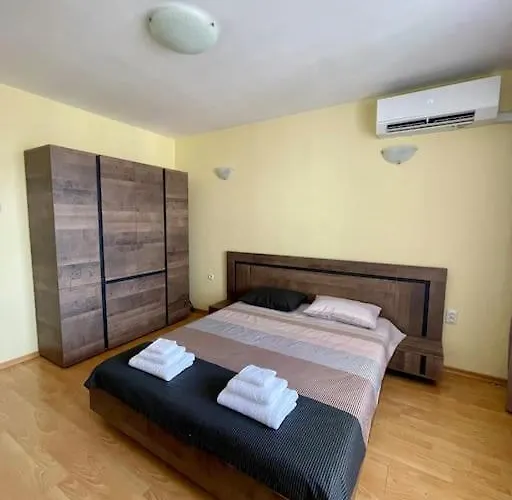 Lovita With A Garage Apartament *