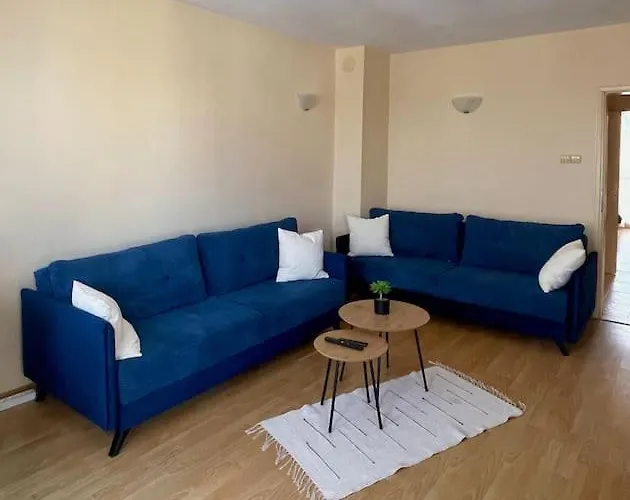 Lovita With A Garage * Warna