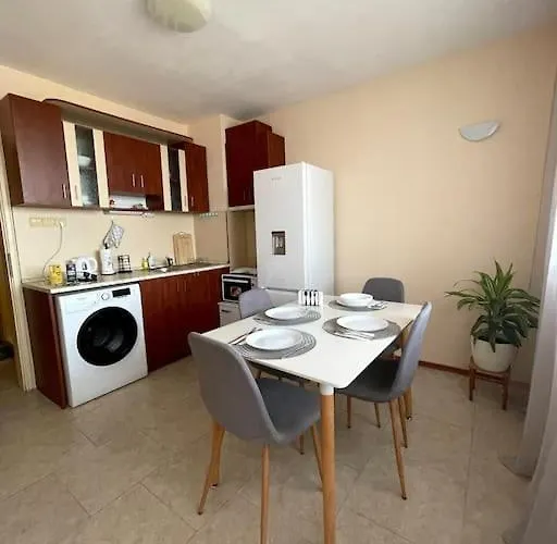 Lovita With A Garage * Warna