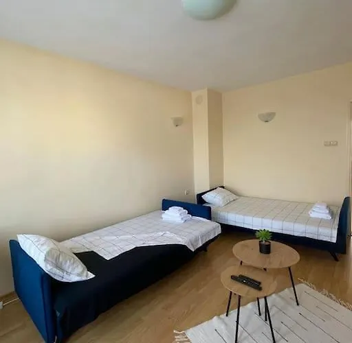 Apartament Lovita With A Garage Warna